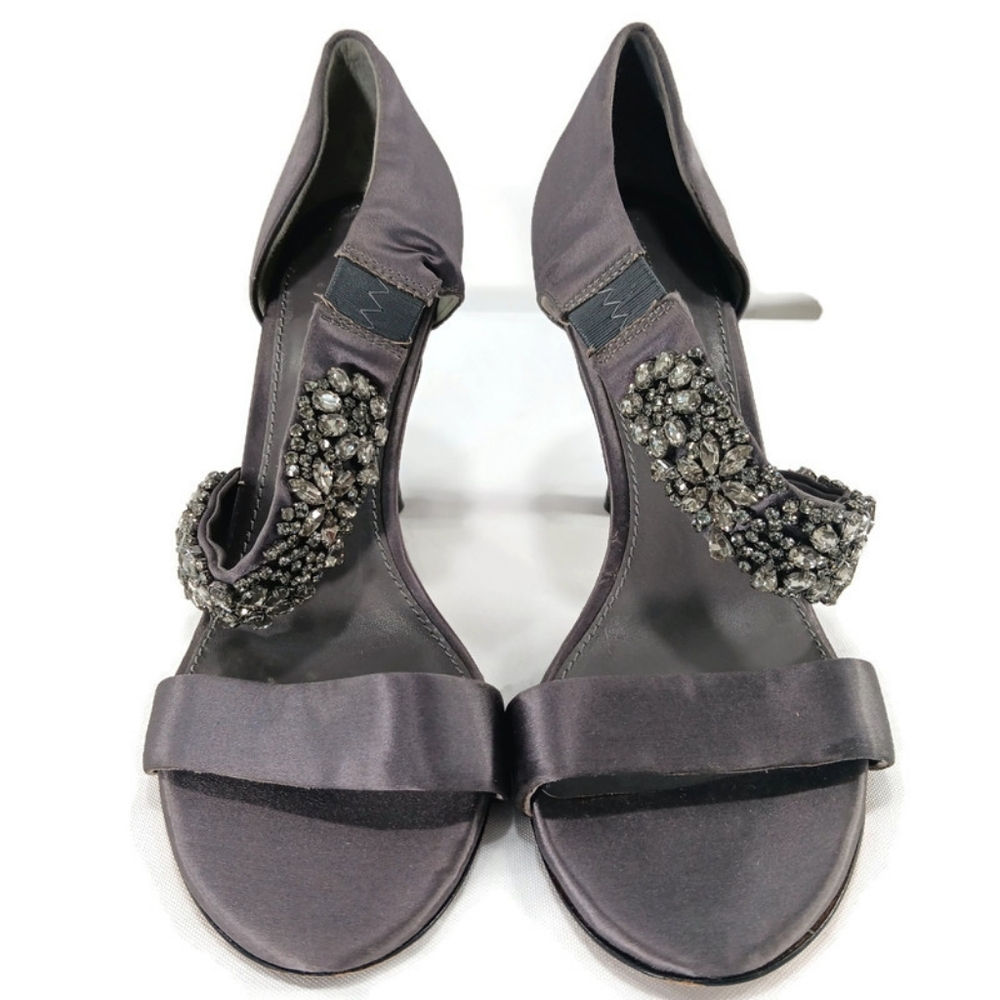 VERA WANG LAVENDER  SIZE 8.5 GRAY SILK SANDALS JEWELS HEELS OPEN TOE STRAPPY LUX